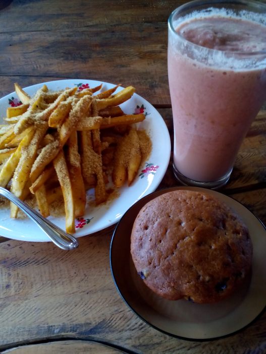 Camote fries, blueb muffin and strawberry smoothie.